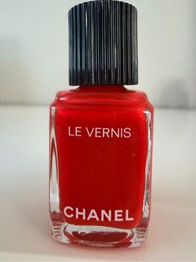 CHANEL Le Vernis Longwear Nail Polish - Rouge Red 546